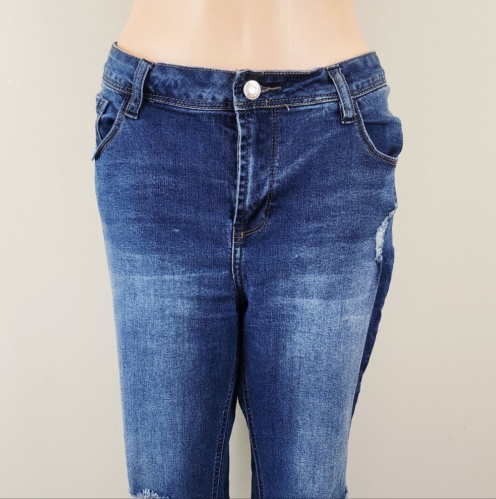 Kensie Effortless Mid Rise Distressed Ankle Jeans Pants - Picture 5 of 10
